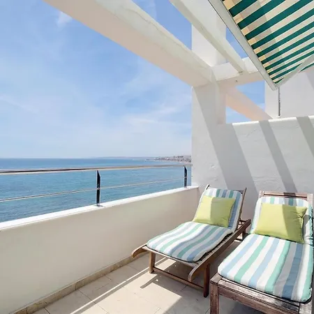 Apartment Boulevard 205 *